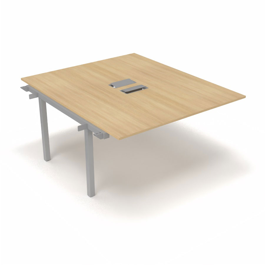 Bureau Arial partag - lment suivant - L. 140 x P. 165 cm p. 19 mm - monoplateau mlamine chne clair avec 2 trappes et goulotte incluses - pitement arche mtal lisse gris aluminium